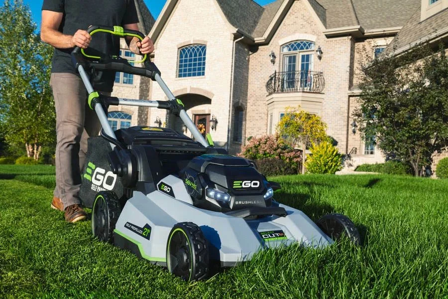 electric and battery lawn mowers